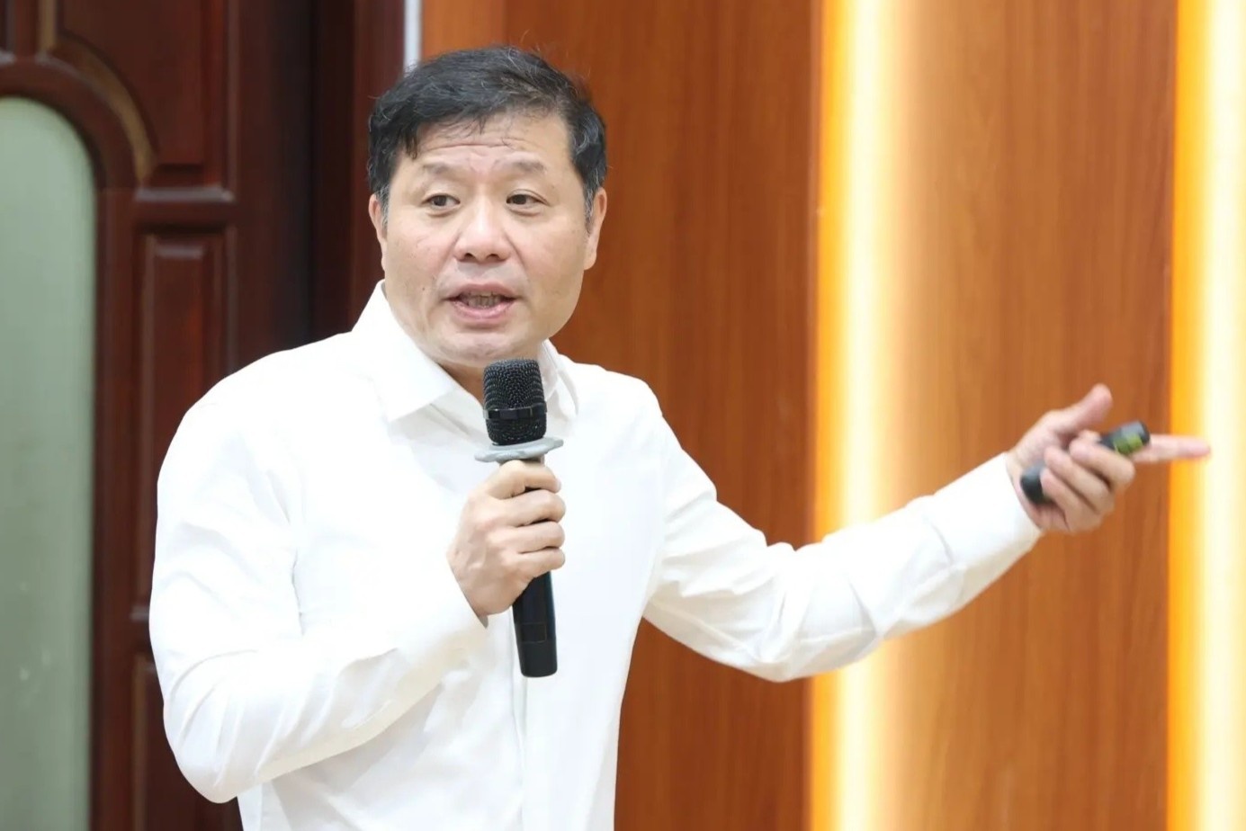 GS Vu Ha Van: Nhieu chuong trinh dao tao hien nay van nang ly thuyet hinh anh