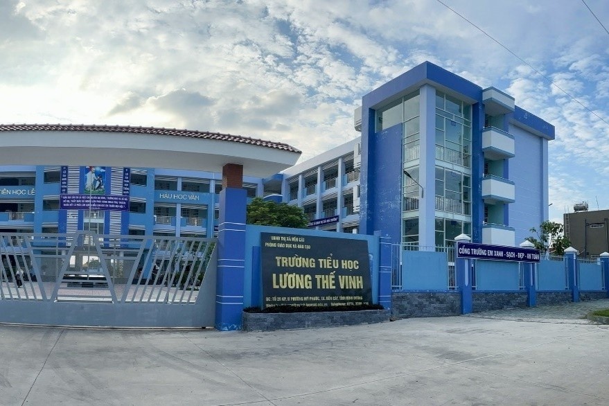 Giao vien o TP.HCM phat hoc sinh tu chich kim tiem vao tay hinh anh