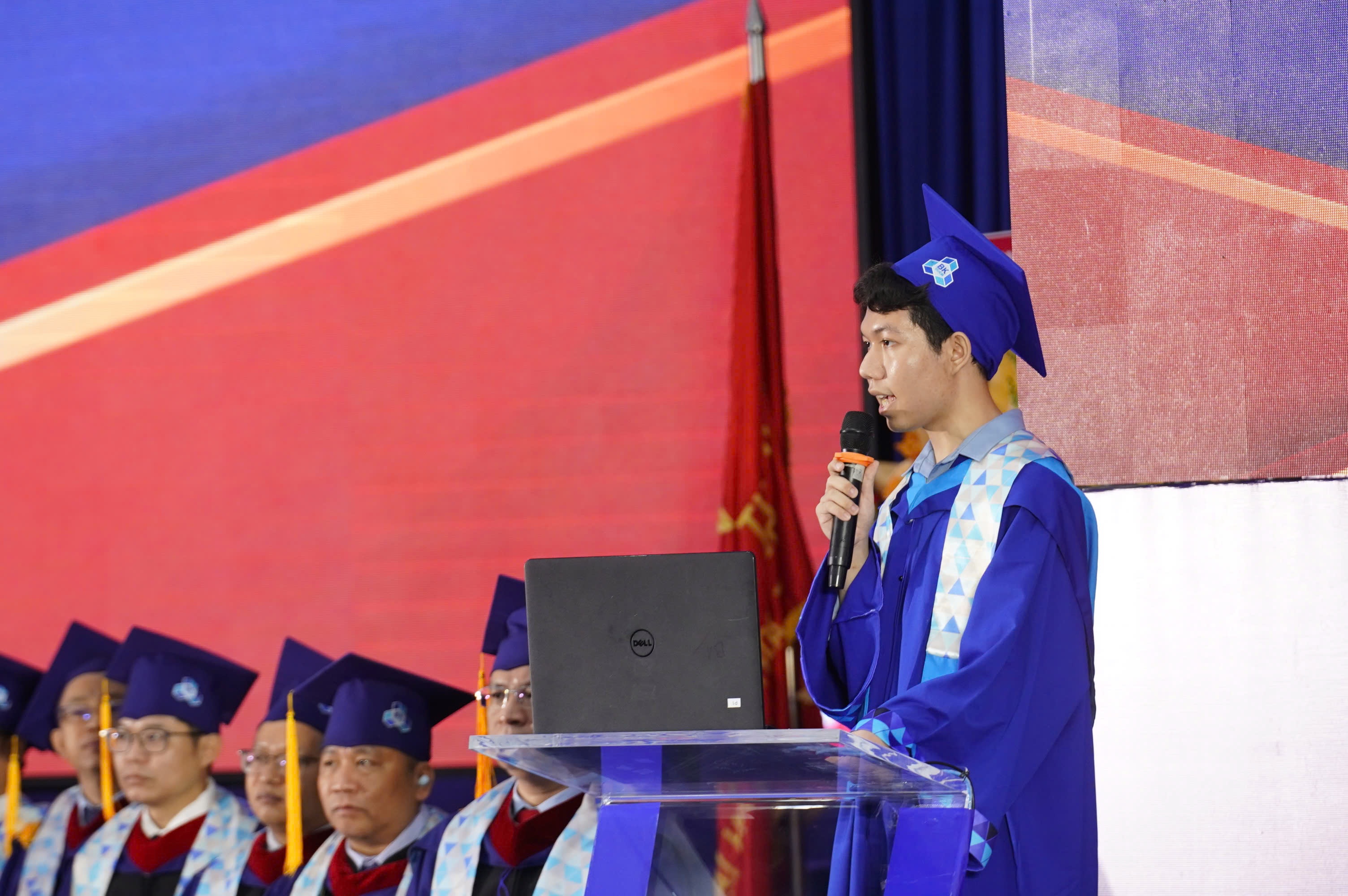 Chan dung thu khoa tot nghiep 'than toc' DH Bach khoa TP.HCM hinh anh