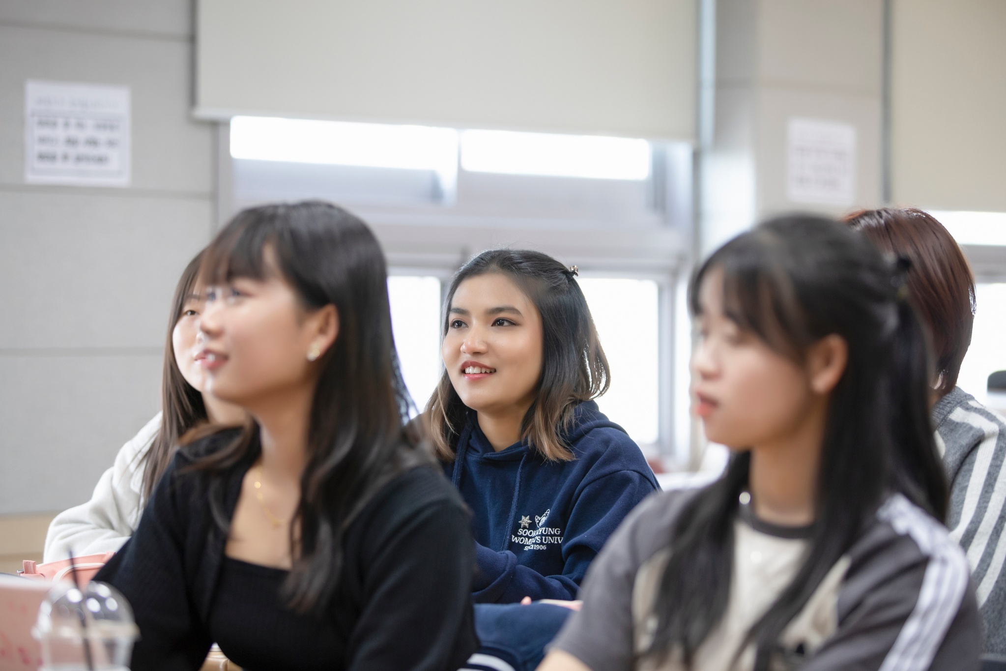 Tai sao du hoc sinh Viet Nam dong nhat Han Quoc? hinh anh