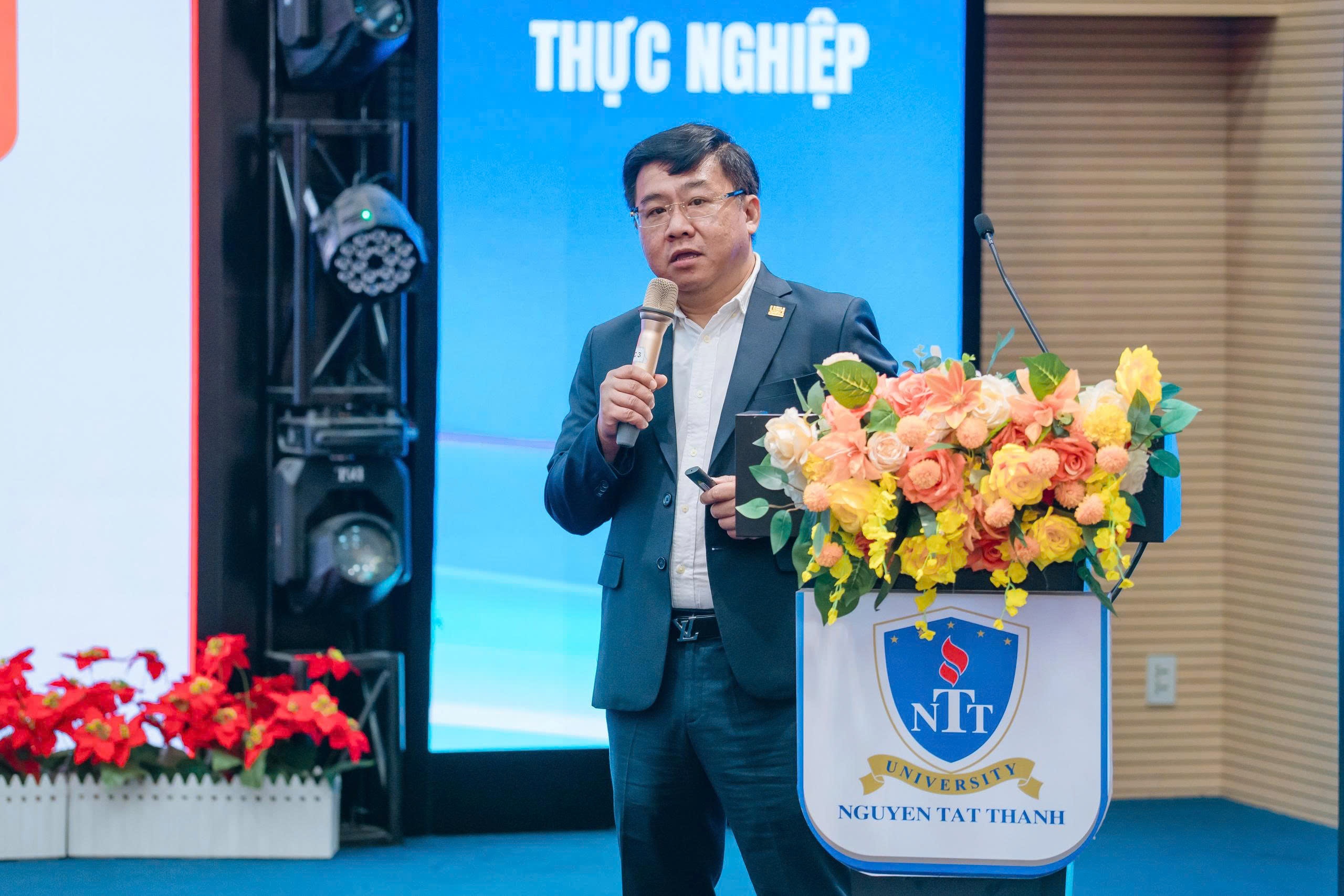 việc l&agrave;m ảnh 1