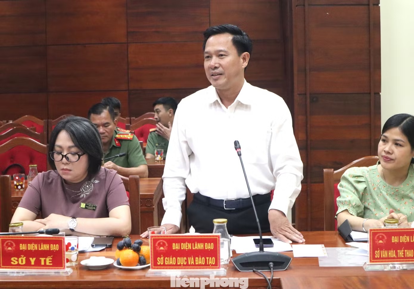 Vi sao truong tu cam hoc sinh mang dien thoai vao lop? hinh anh