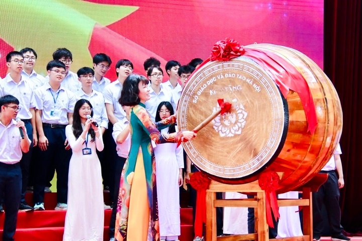 Tu nhan la 'chuot me', hieu truong gui thu can dan tro truoc gio thi hinh anh