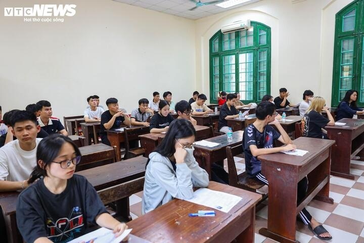 hoc phi anh 1