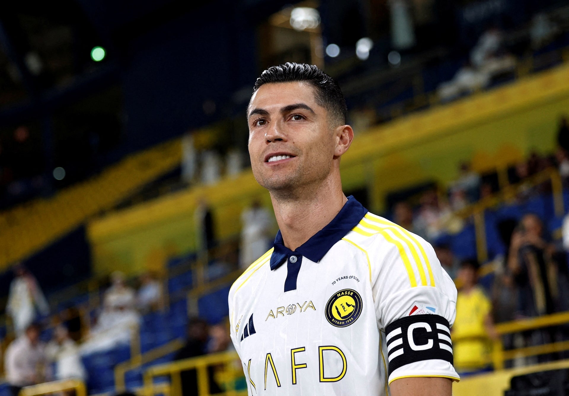 Vi sao Cristiano Ronaldo chua tot nghiep trung hoc? hinh anh