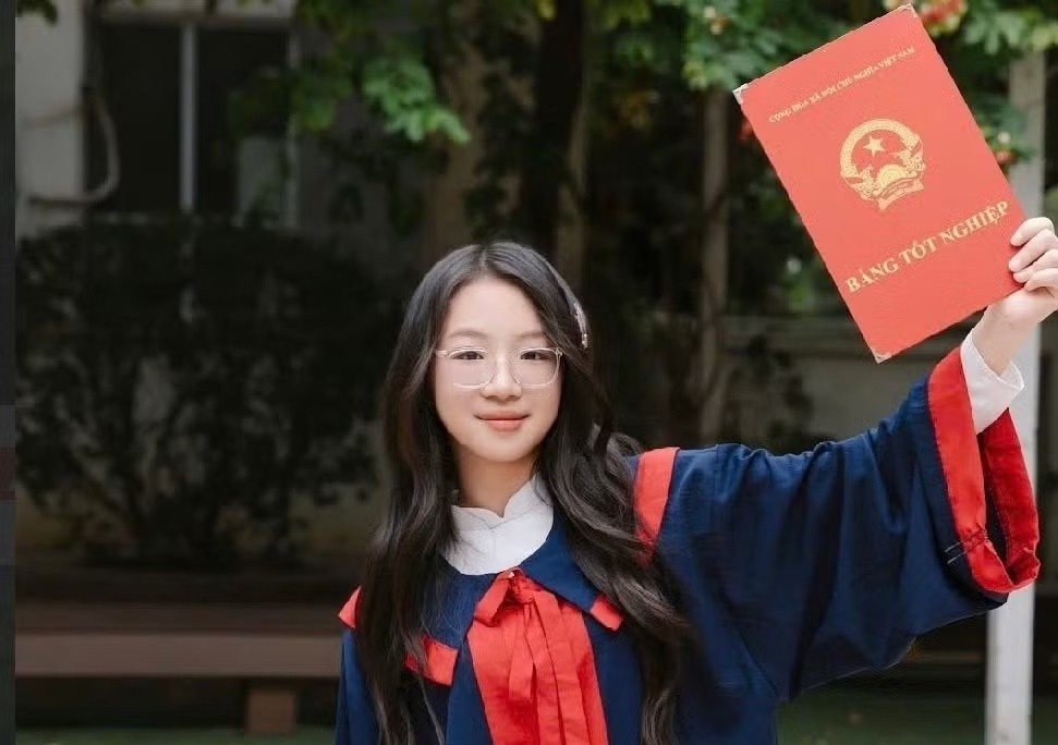 Nu sinh Ha Noi xuat sac do 5 truong chuyen danh gia hinh anh