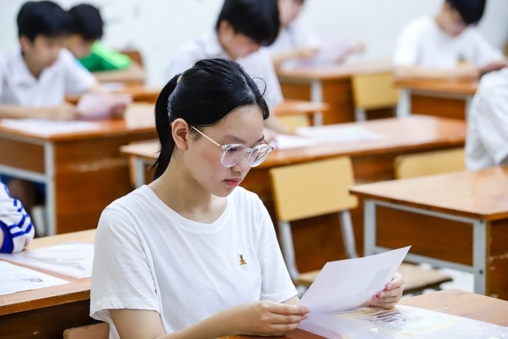 Thieu 0,25 diem vao lop 10 Ha Noi, si tu bat khoc hinh anh