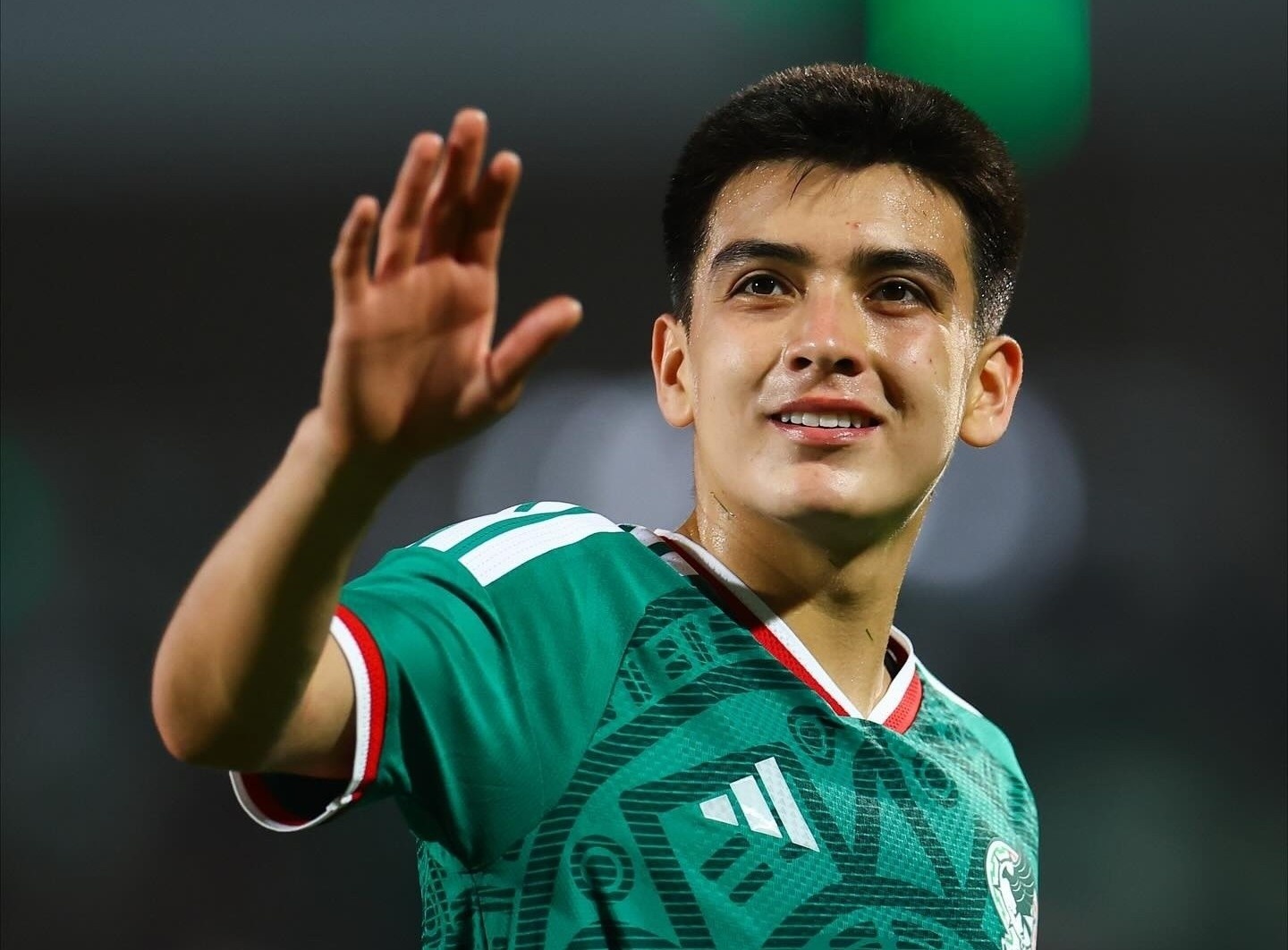 Bi loai o World Cup, sao tre Mexico ve nuoc tot nghiep cap ba hinh anh