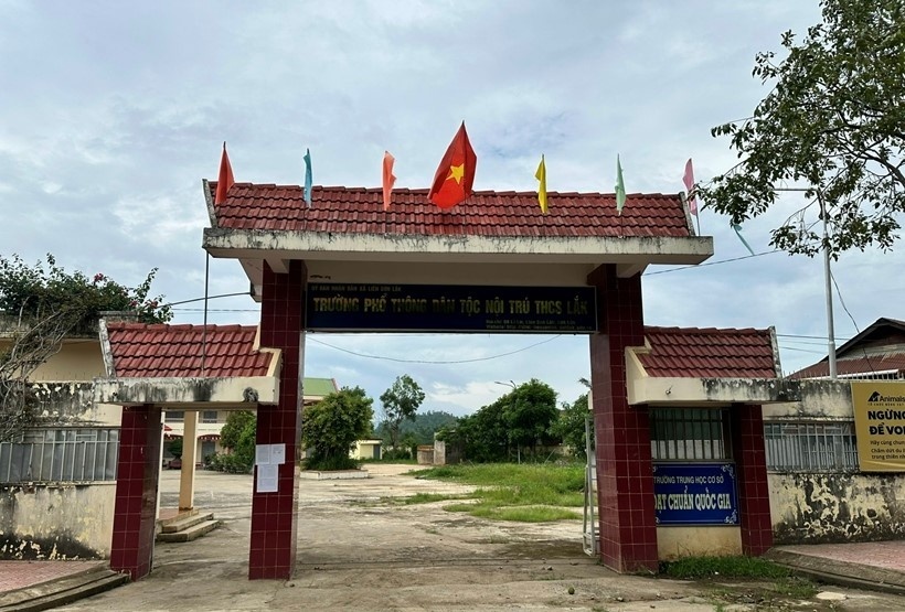 Nguyên hiệu trưởng bị kiện vì chiếm gần 500 m2 đất trường