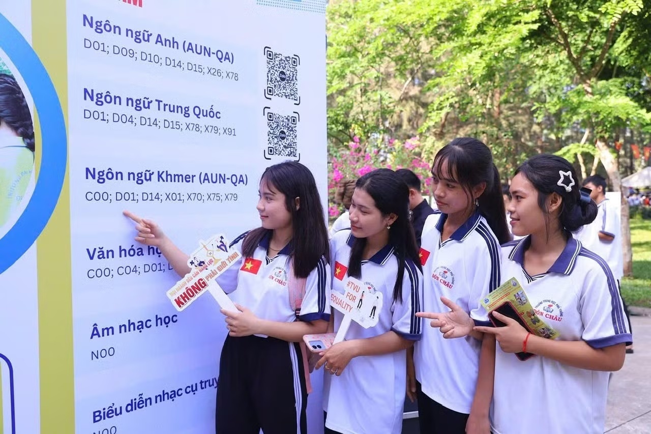khảo th&iacute; ảnh 2