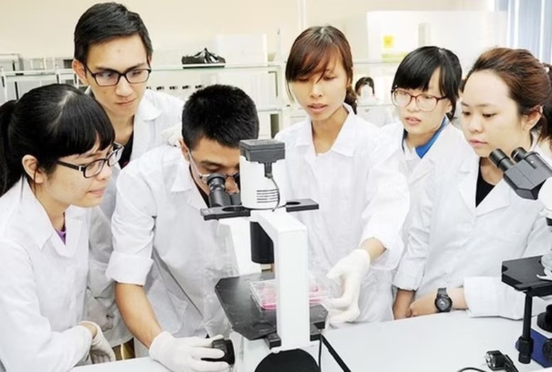 Đại học doanh thu nghìn tỷ đồng vẫn như 'kiềng 1 chân'