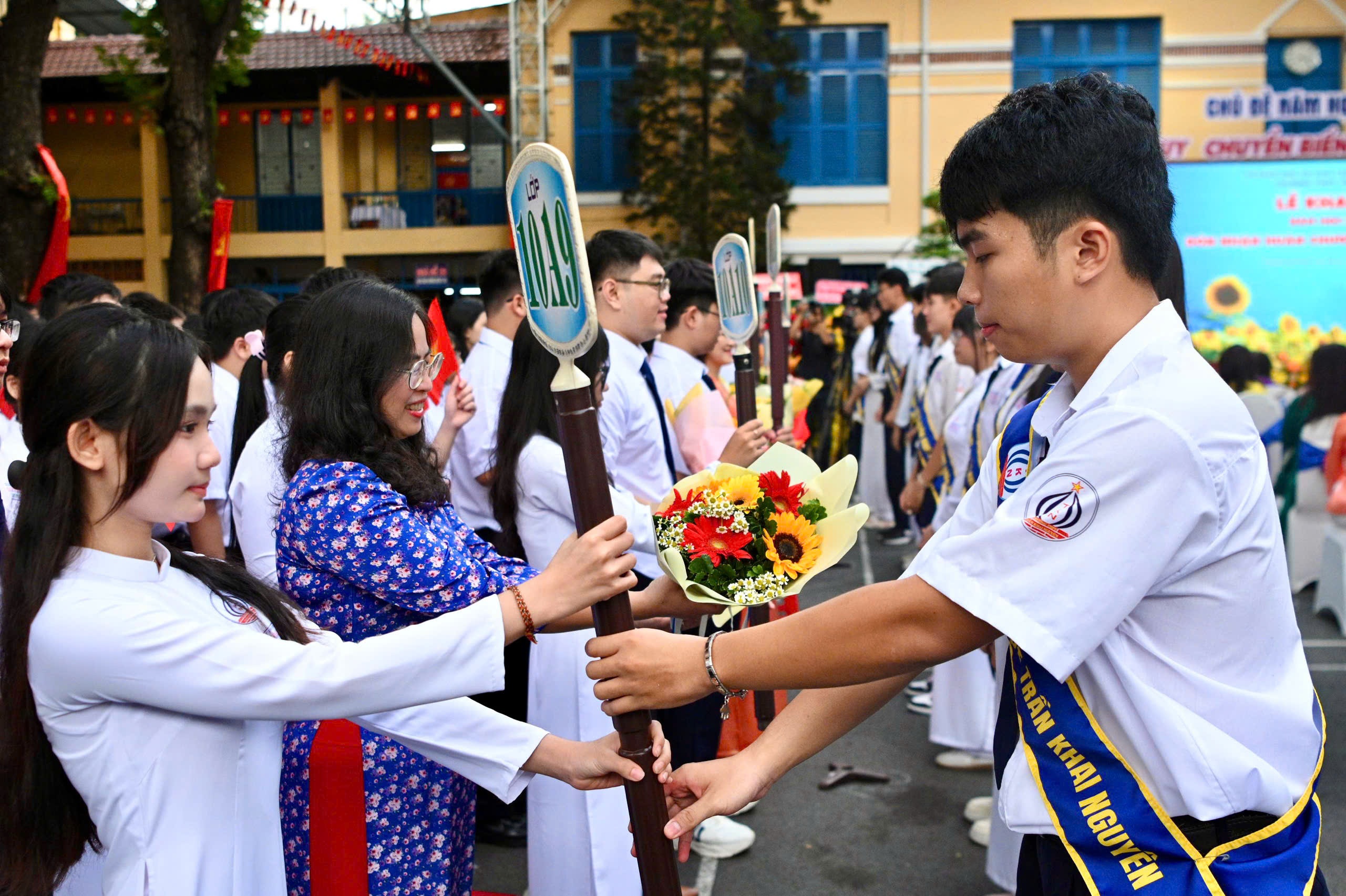khai giảng ảnh 12