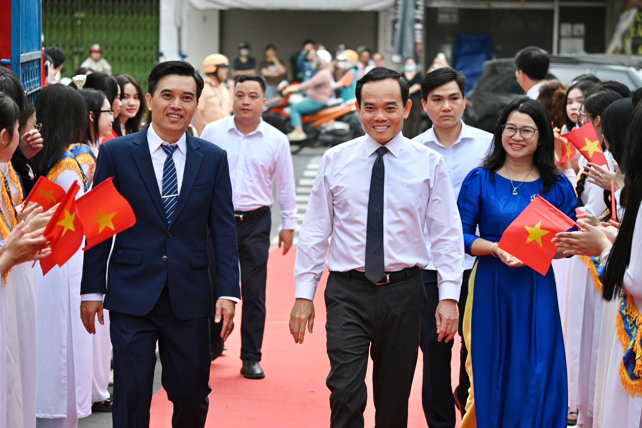 khai giảng ảnh 2
