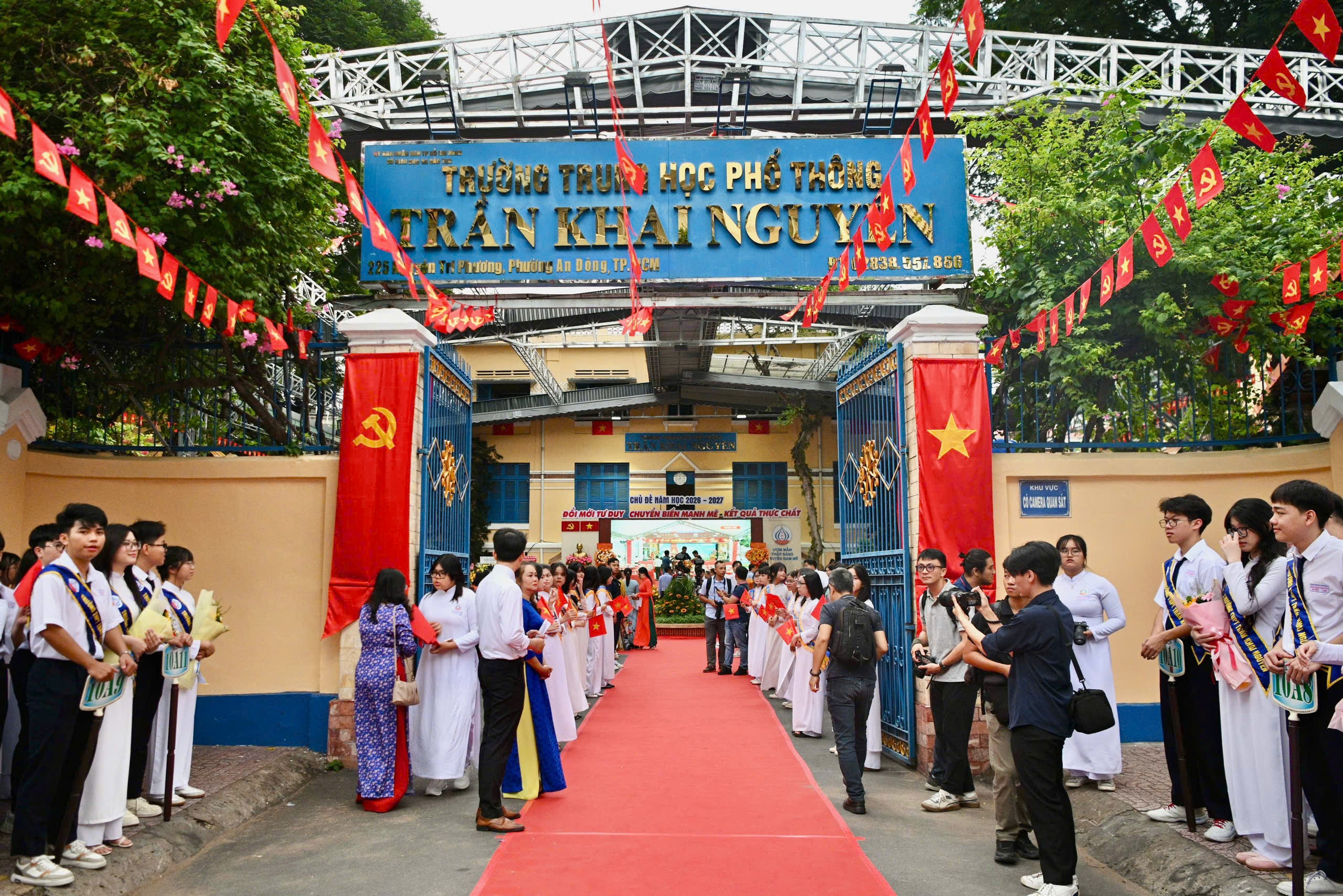 khai giảng ảnh 1