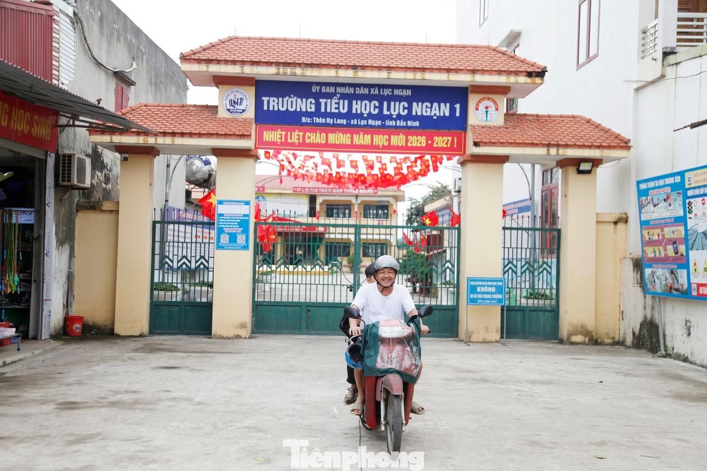 trường ảnh 2