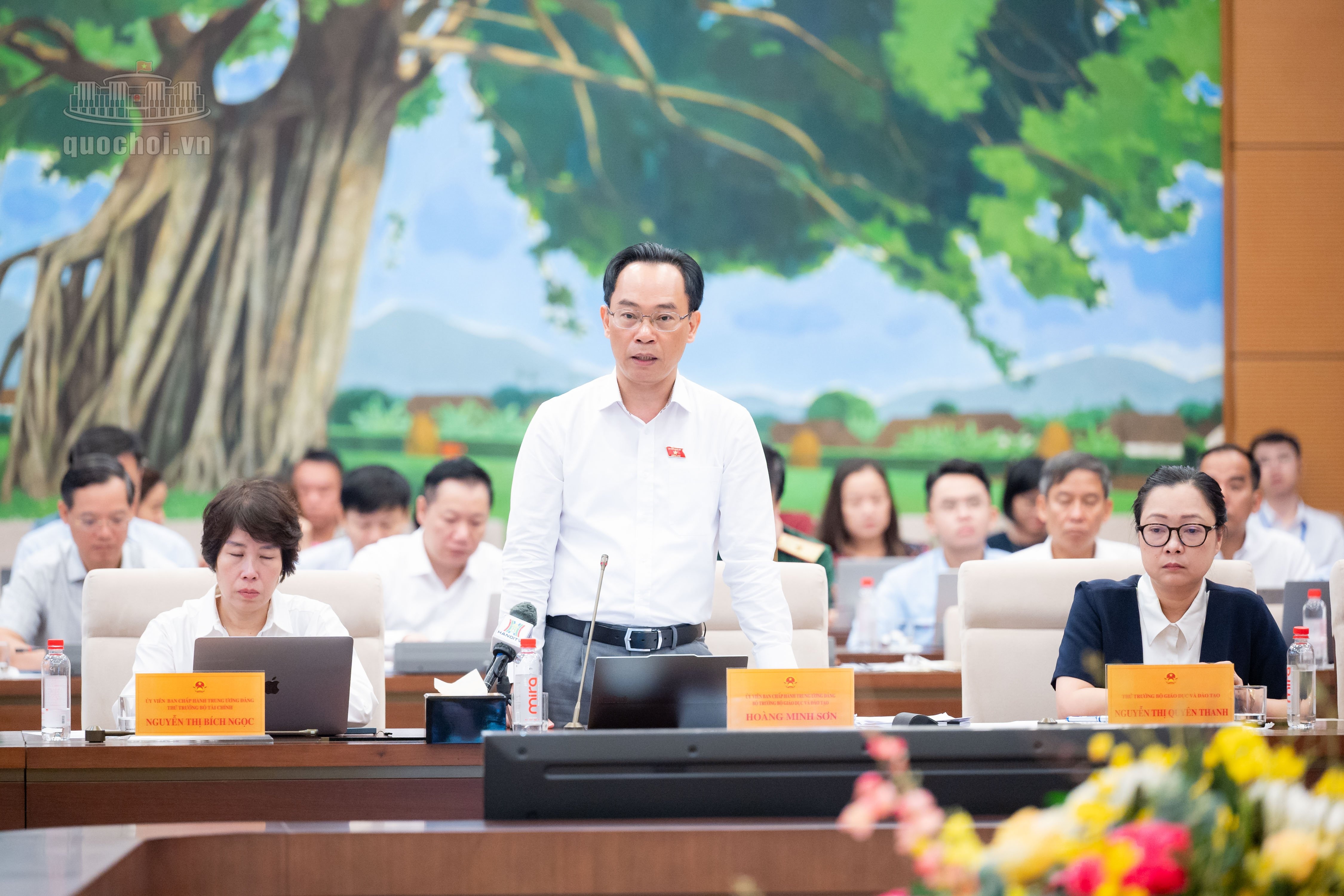 Bộ trưởng GD&ĐT nói gì về bỏ cộng điểm chứng chỉ ngoại ngữ?