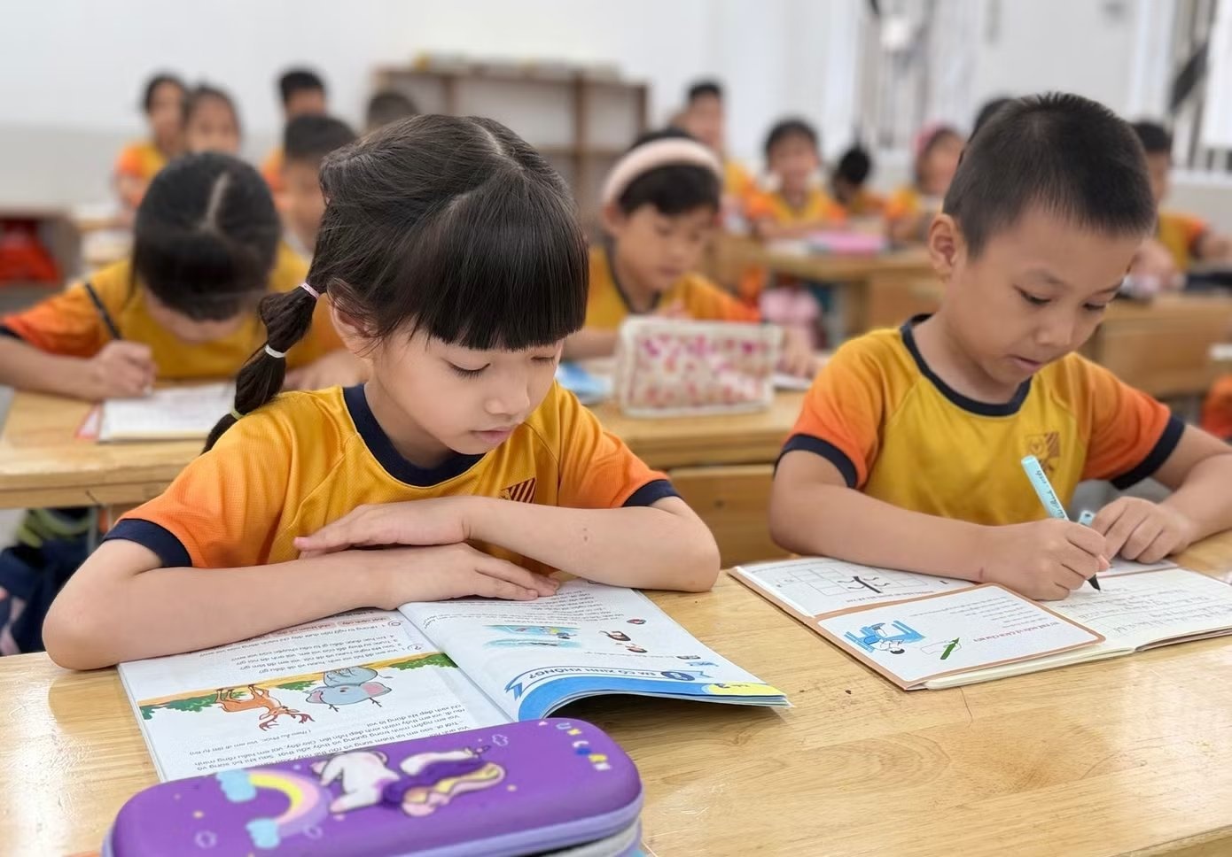 Phụ huynh học sinh lớp 1 than phiền, tối nào cũng ‘đánh vật' với con