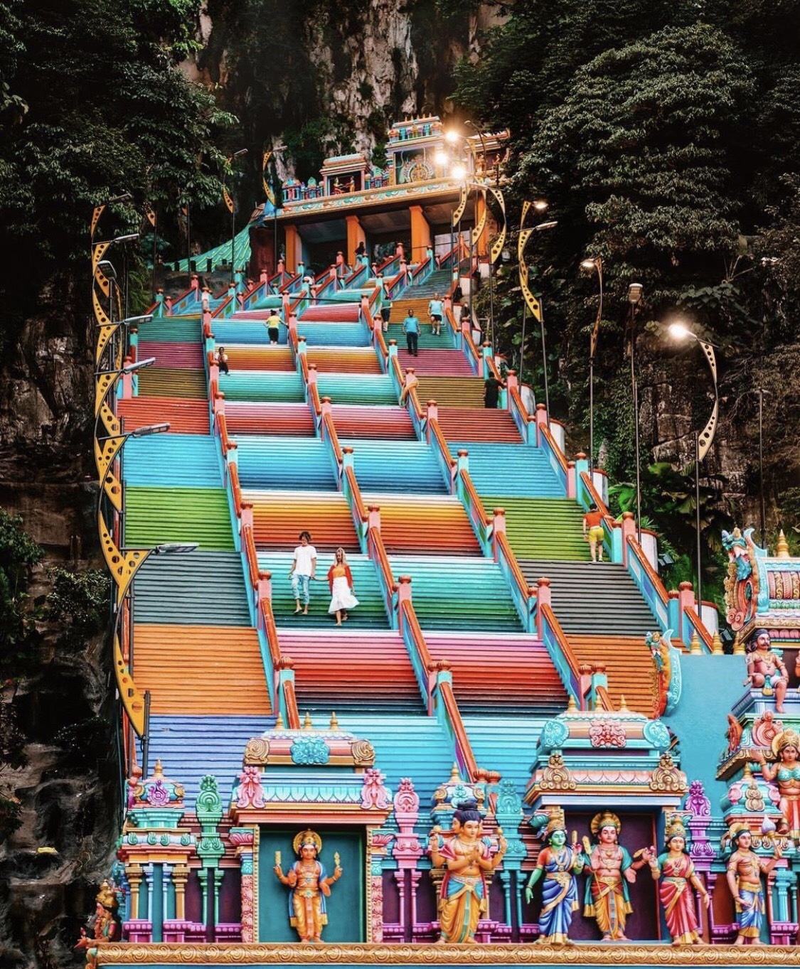 Nac thang 7 sac cau vong anh 1