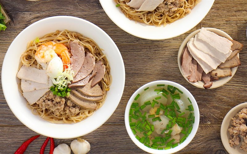 Doi khau vi voi 5 mon an kieu tron hap dan o TP.HCM hinh anh
