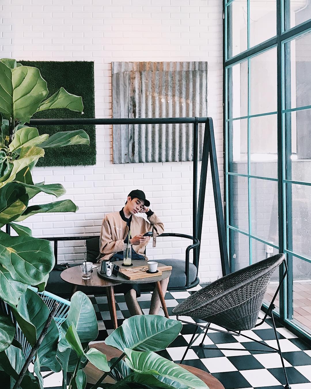 4 quan cafe co do an trua tai TP.HCM anh 2