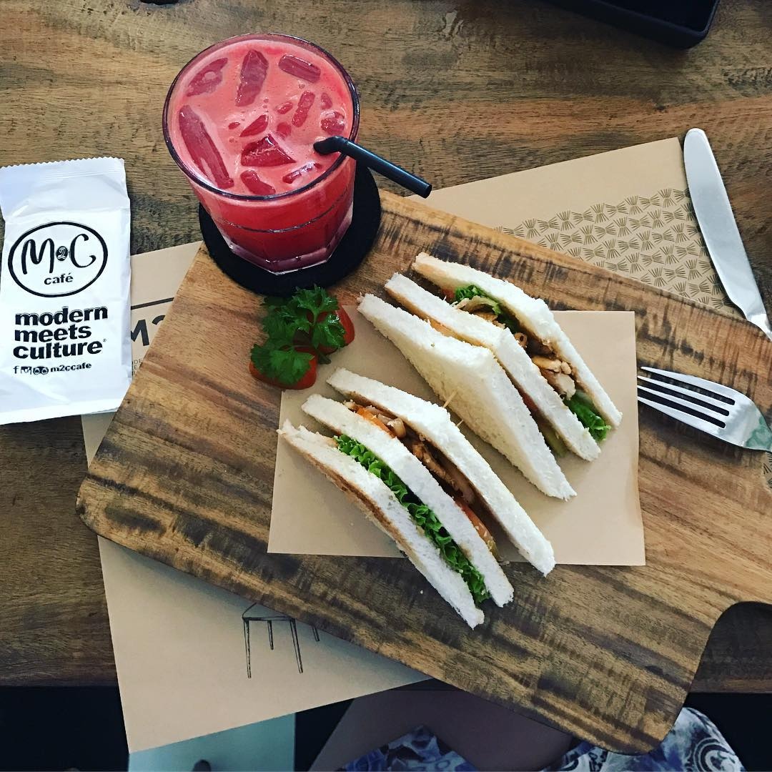 4 quan cafe co do an trua tai TP.HCM anh 5