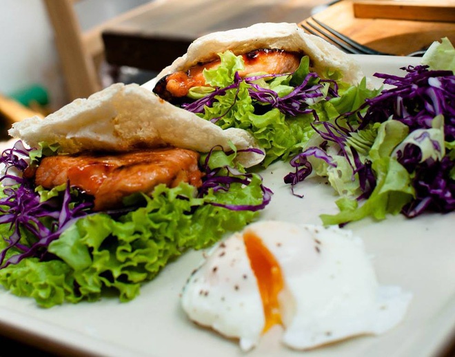 4 quan cafe co do an trua tai TP.HCM anh 14