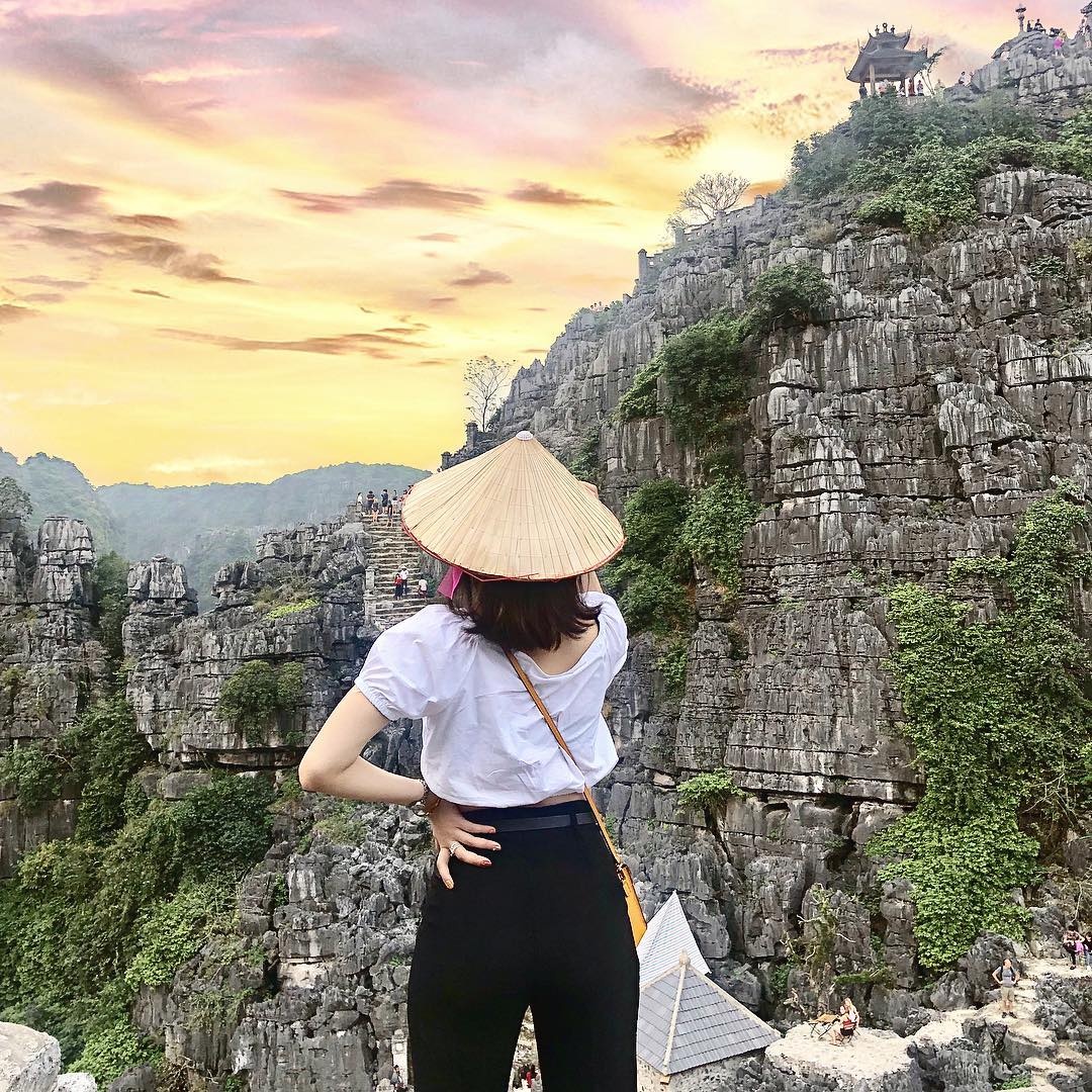 Hang Mua,  dia diem hot thu hut gioi tre anh 1