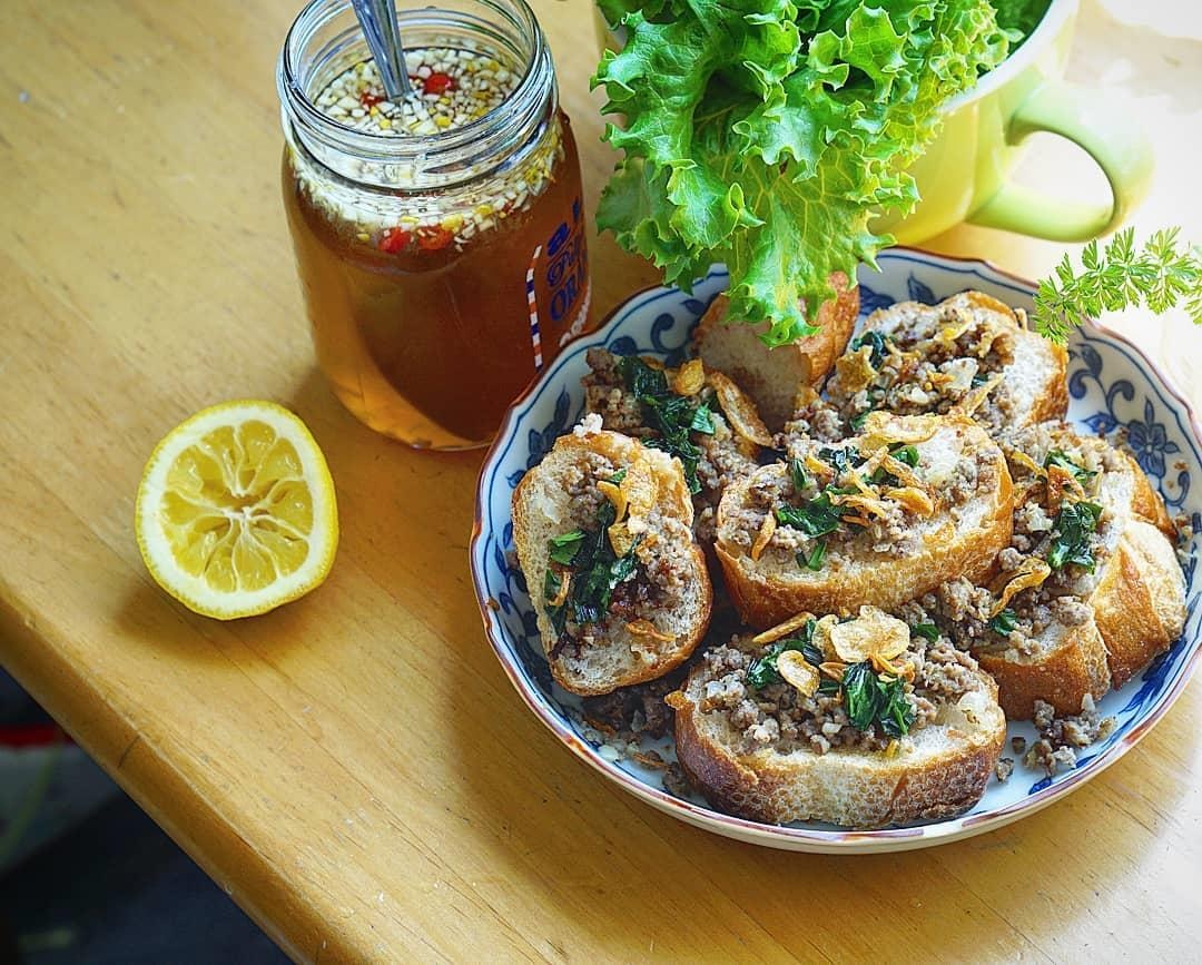 Banh mi ca cao, bot loc - su ket hop mon an moi la tai TP.HCM hinh anh