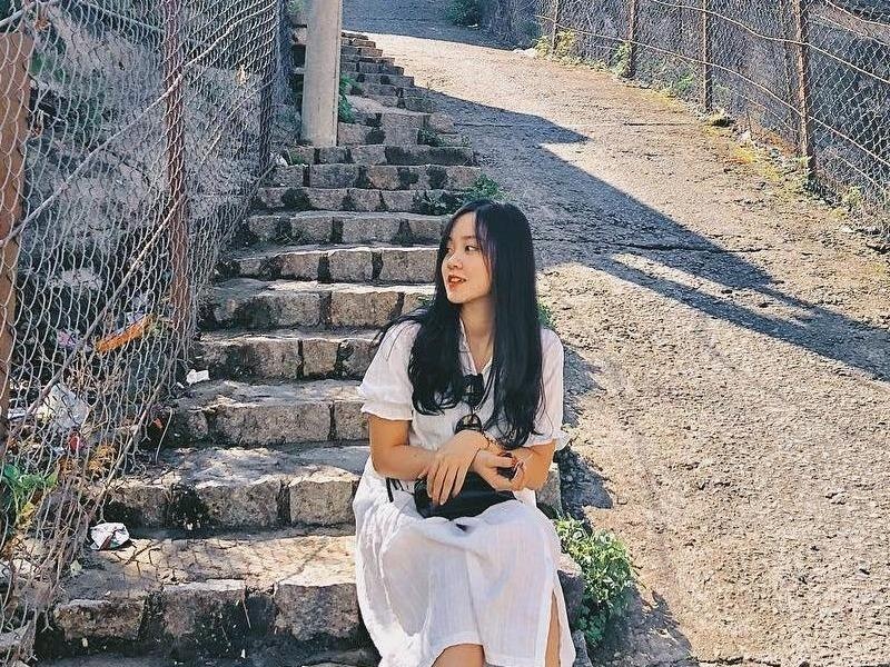 Doc Nha Bo o Da Lat cam chup anh de dam bao an toan giao thong hinh anh