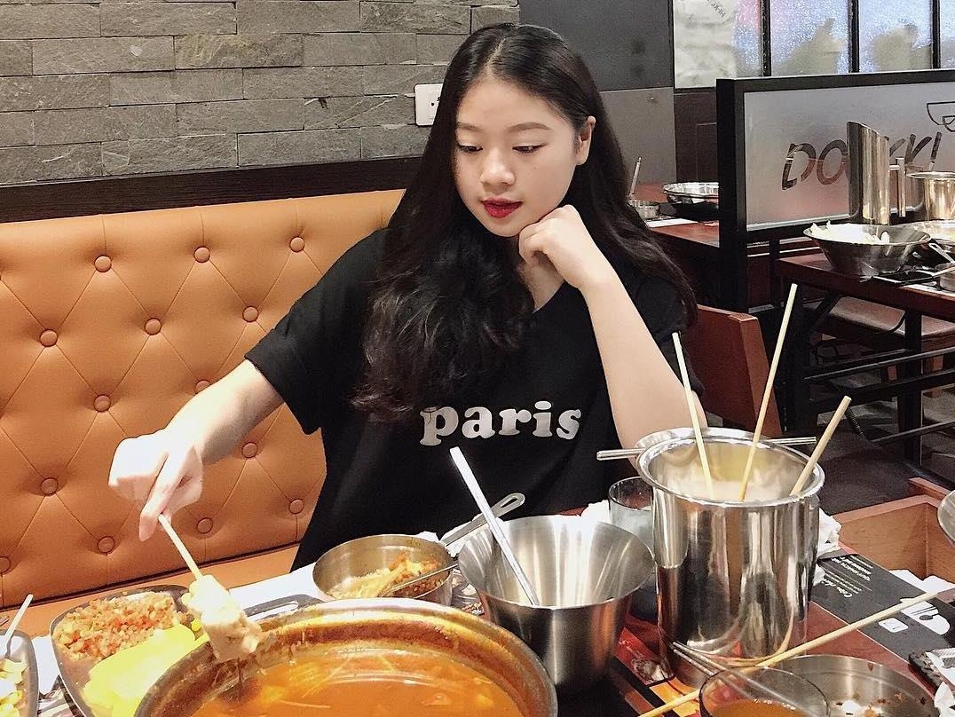 Ngay mua, ru ban be di an lau nong hoi tai 5 nha hang o TP.HCM hinh anh