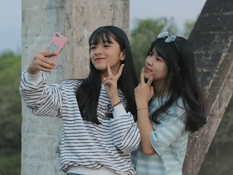 Gioi tre Binh Duong khoe anh check-in cuc ngau ben cay cau Gay doc la hinh anh