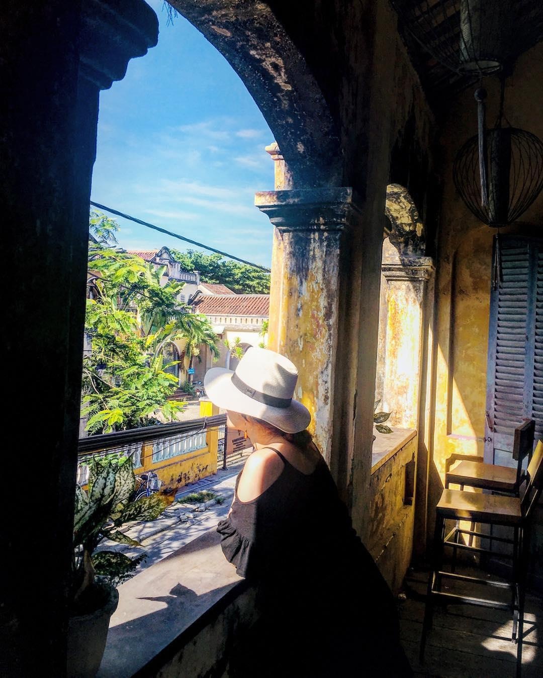 Nhung quan ca phe tren ca ngam duoc pho co Hoi An anh 19