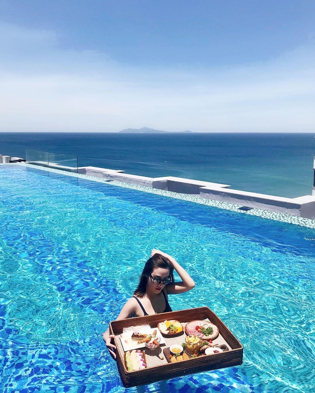 Hồ bơi trên cao sang chảnh ở Đà Nẵng ảnh 21 Ho boi tren cao sang chanh o Da Nang anh 21