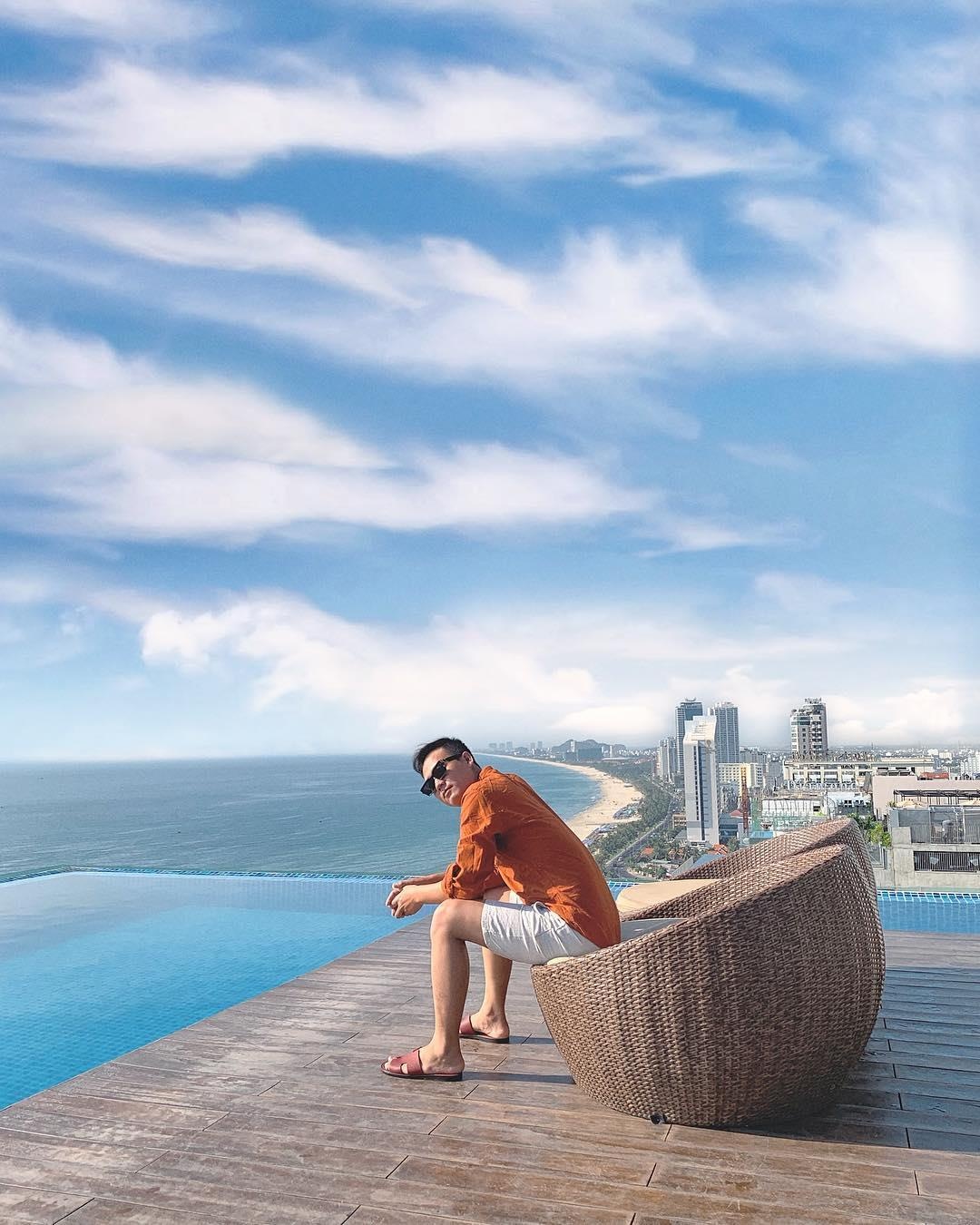 Hồ bơi trên cao sang chảnh ở Đà Nẵng ảnh 18 Ho boi tren cao sang chanh o Da Nang anh 18