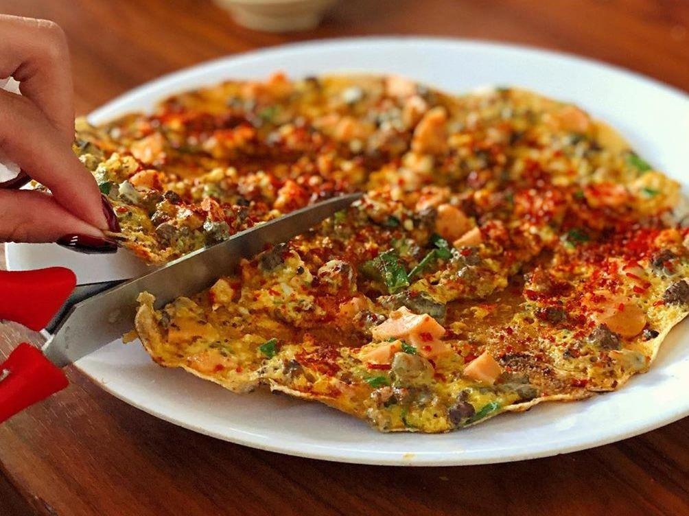 7 quan banh trang nuong gion tan, nong hoi cho ngay mua Da Lat hinh anh