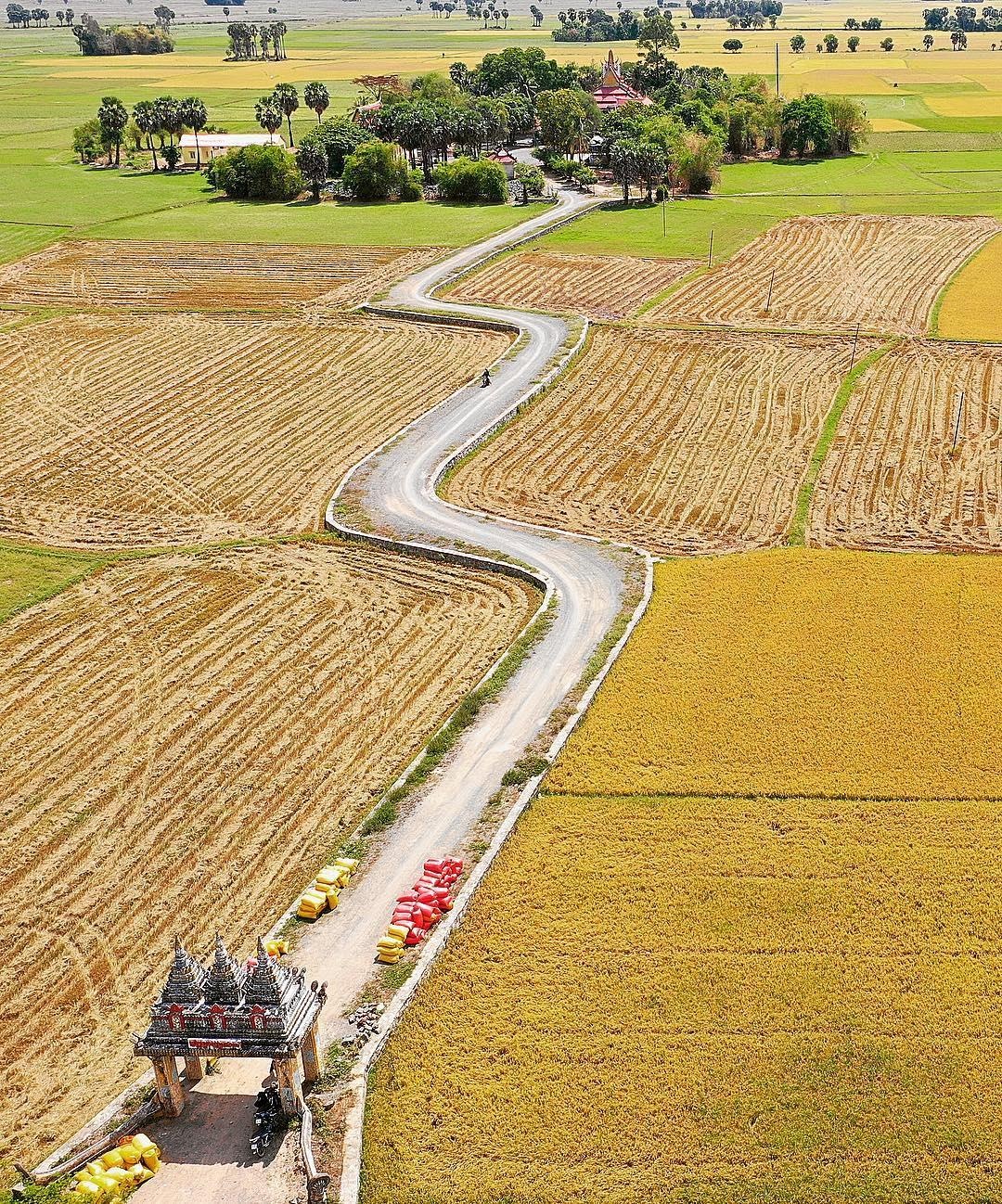 Giới trẻ sống ảo tại cổng trời An Giang ảnh 5 Gioi tre song ao tai cong troi An Giang anh 5