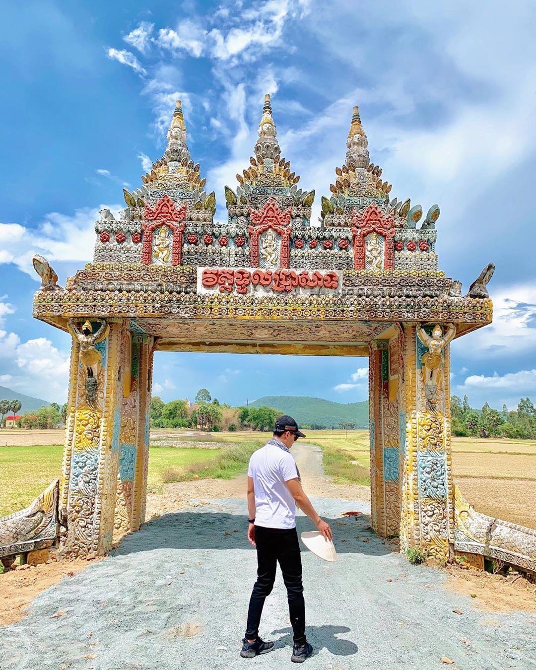 Giới trẻ sống ảo tại cổng trời An Giang ảnh 3 Gioi tre song ao tai cong troi An Giang anh 3