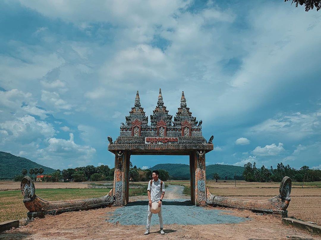 Giới trẻ sống ảo tại cổng trời An Giang ảnh 4 Gioi tre song ao tai cong troi An Giang anh 4