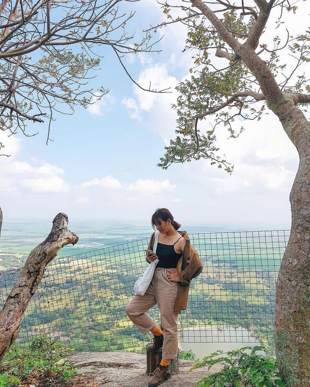 Giới trẻ sống ảo tại cổng trời An Giang ảnh 14 Gioi tre song ao tai cong troi An Giang anh 14