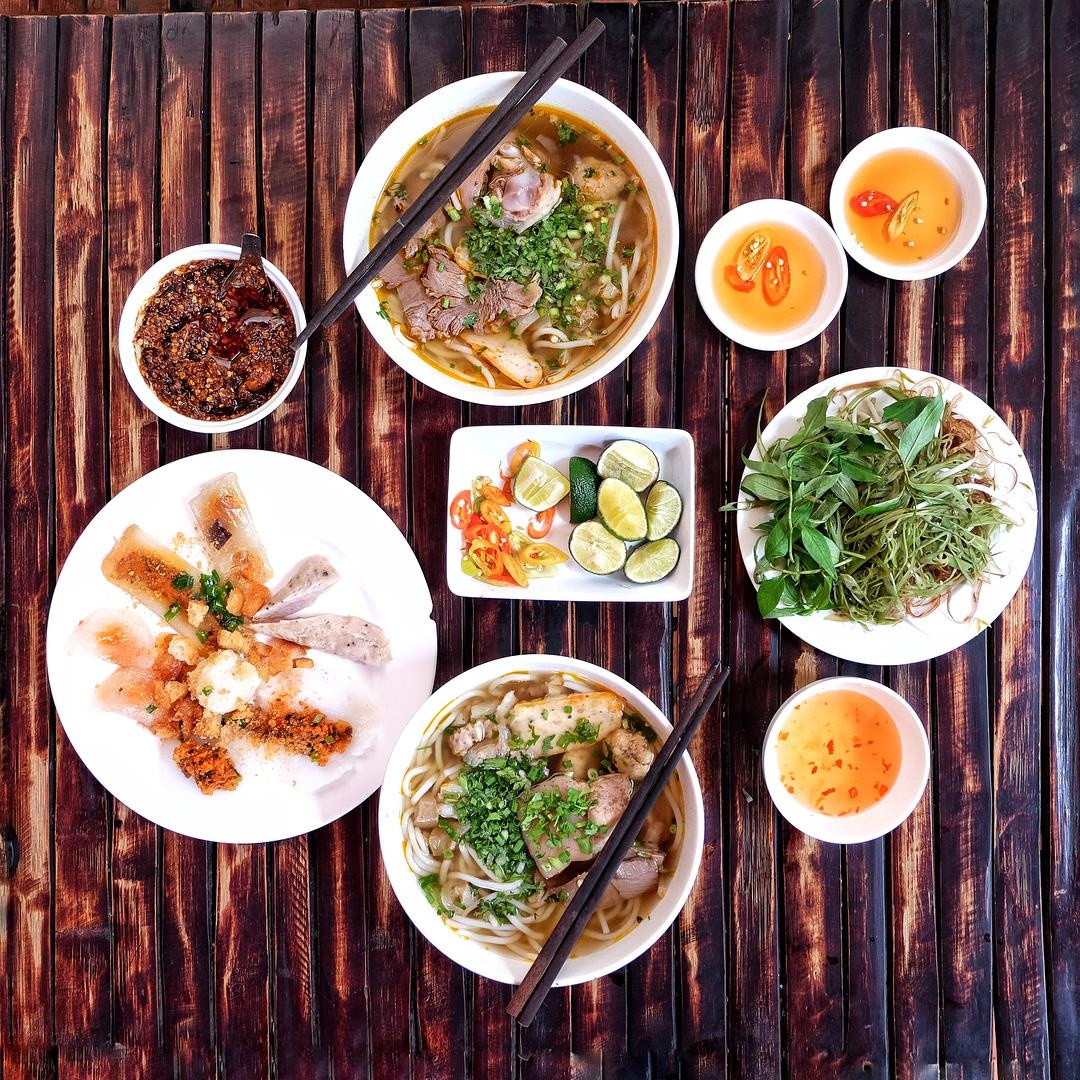 Am bung ngay mua voi 6 dia chi ban bun bo Hue chat luong o TP.HCM hinh anh