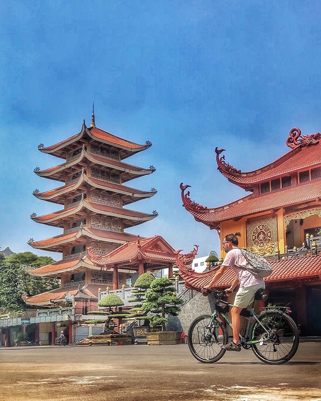 Nhung ngoi chua noi tieng o TP.HCM anh 8