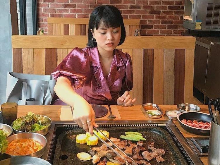 Cuoi tuan, ru ban than 'quet sach' 4 nha hang buffet nuong o TP.HCM hinh anh