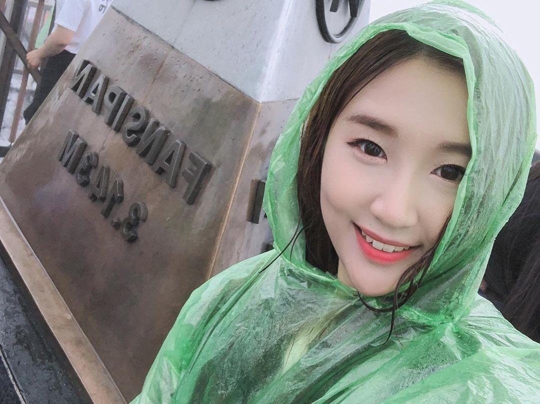 Gioi tre Viet khoe anh check-in Sa Pa bat chap mua gio hinh anh