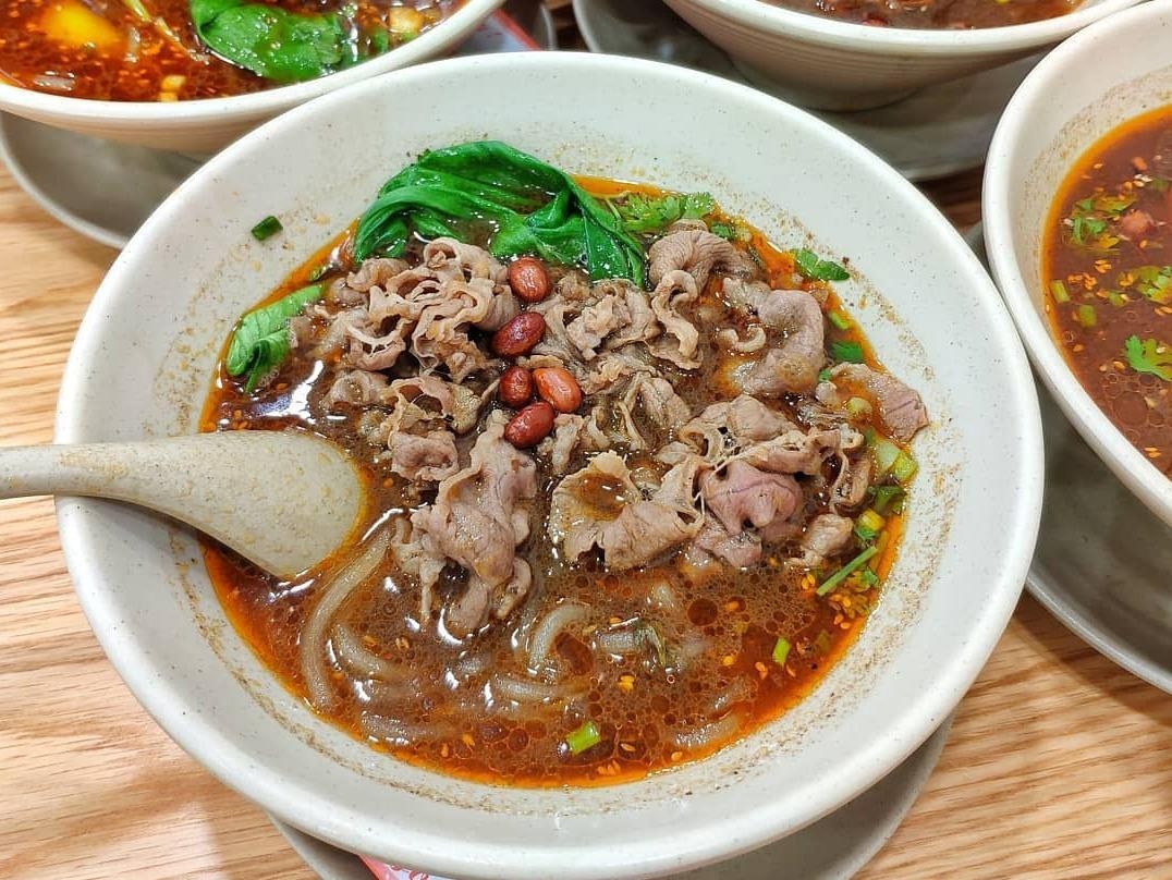 Pho chua va nhung mon an la vi hut khach o TP.HCM hinh anh