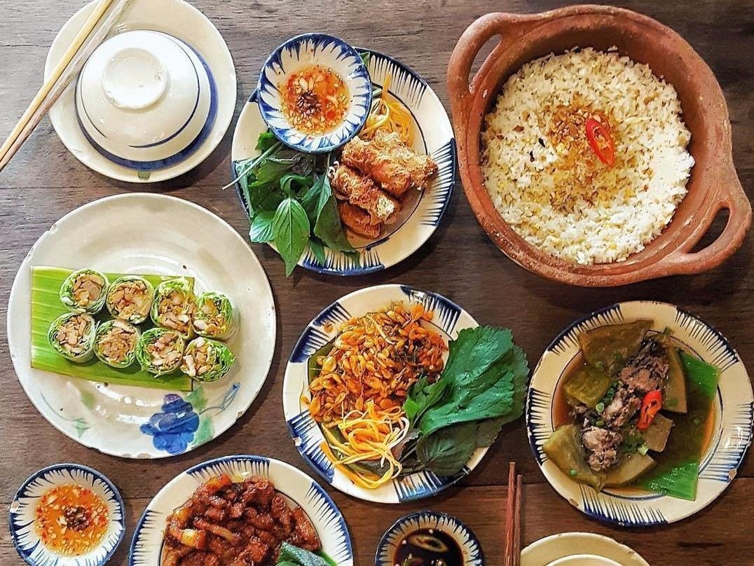 No cang bung tai 4 nha hang com nieu ngon o TP.HCM hinh anh