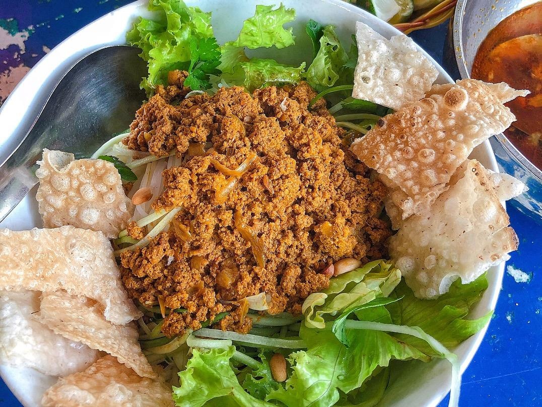 Banh can ca nuoc va 5 mon an o Quy Nhon thu hut tin do du lich hinh anh