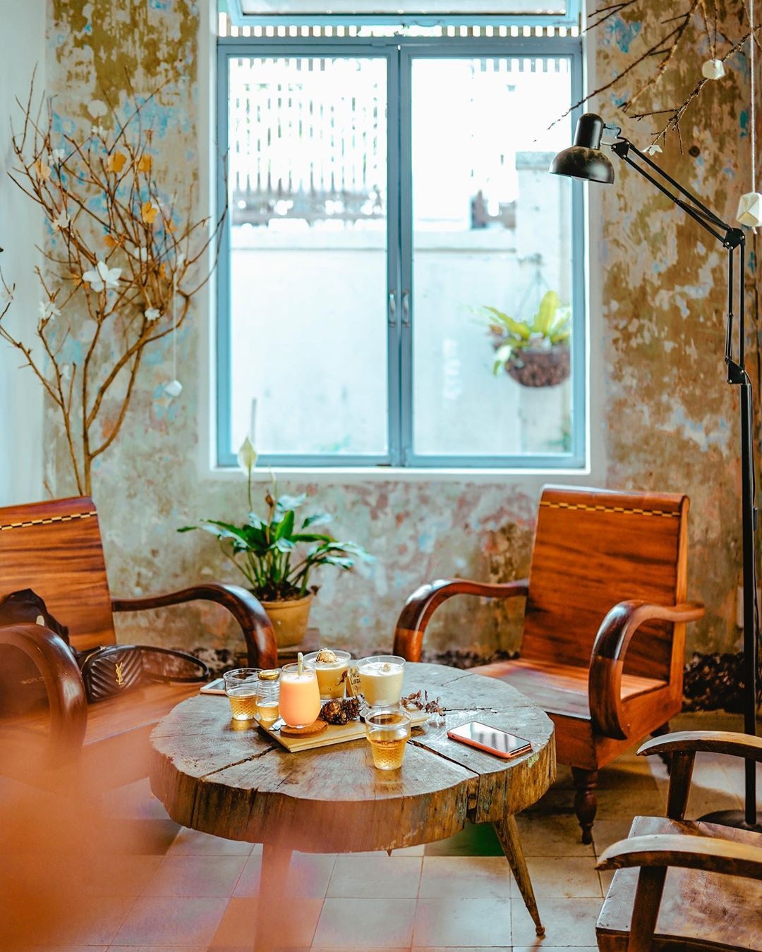 Săn nhiều ảnh đẹp tại những tiệm cà phê theo phong cách retro ở Đà Lạt ảnh 14 San nhieu anh dep tai nhung tiem ca phe theo phong cach retro o Da Lat anh 14