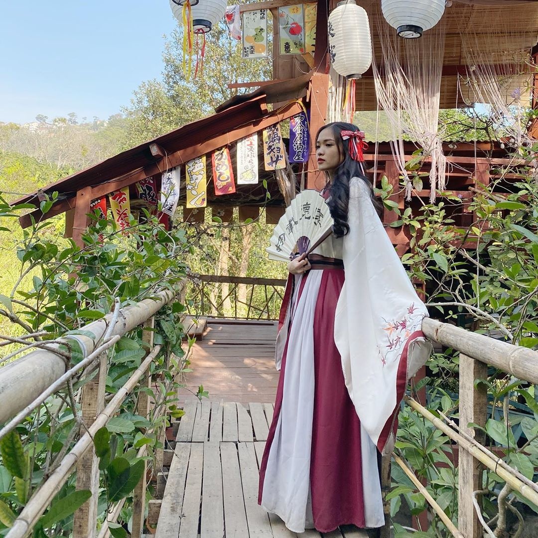 Phim trường cổ trang ở Đà Lạt hút giới trẻ ảnh 2 Phim truong co trang o Da Lat hut gioi tre anh 2