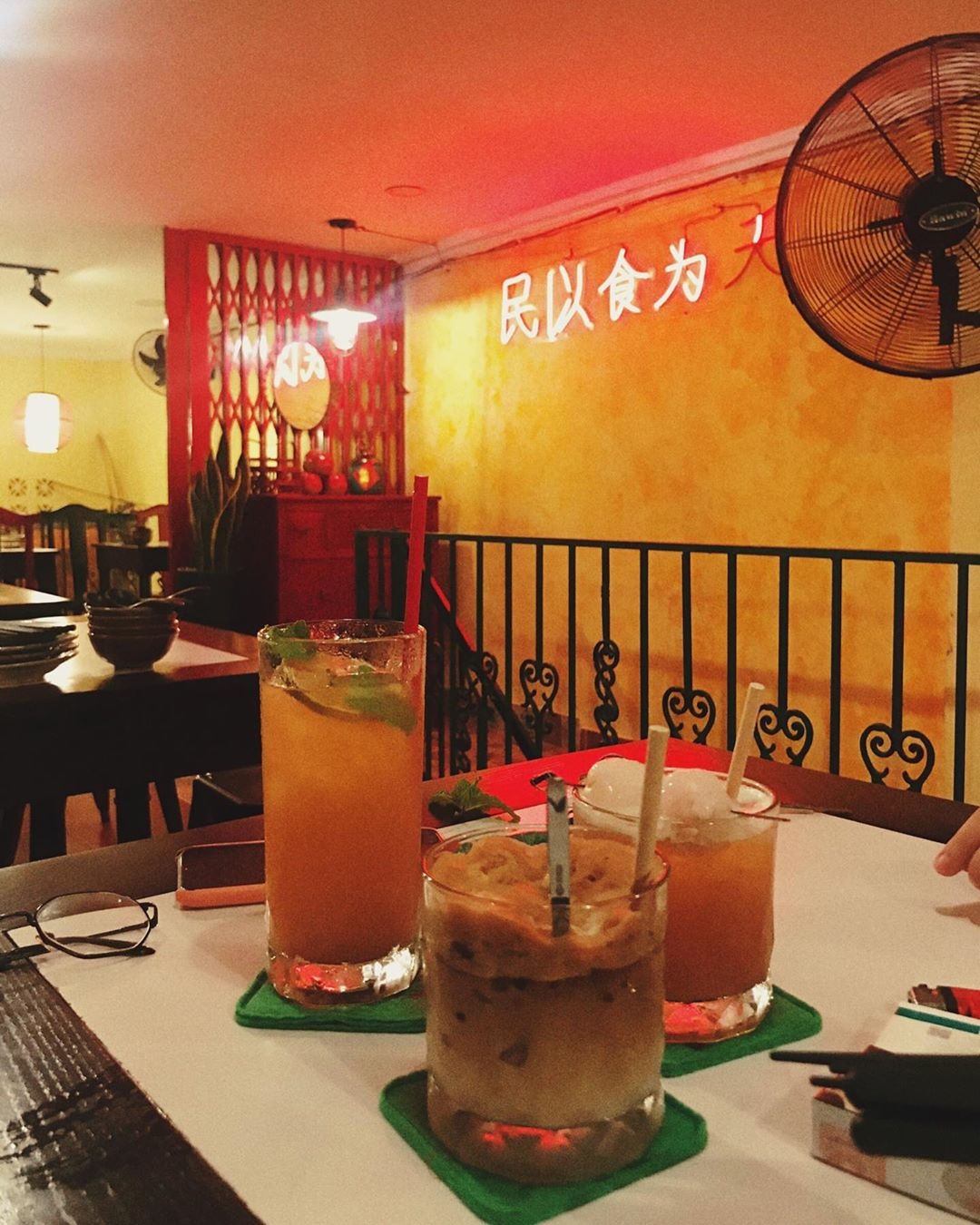 Lo dien quan an nhieu goc check-in tua Hong Kong o TP.HCM anh 9