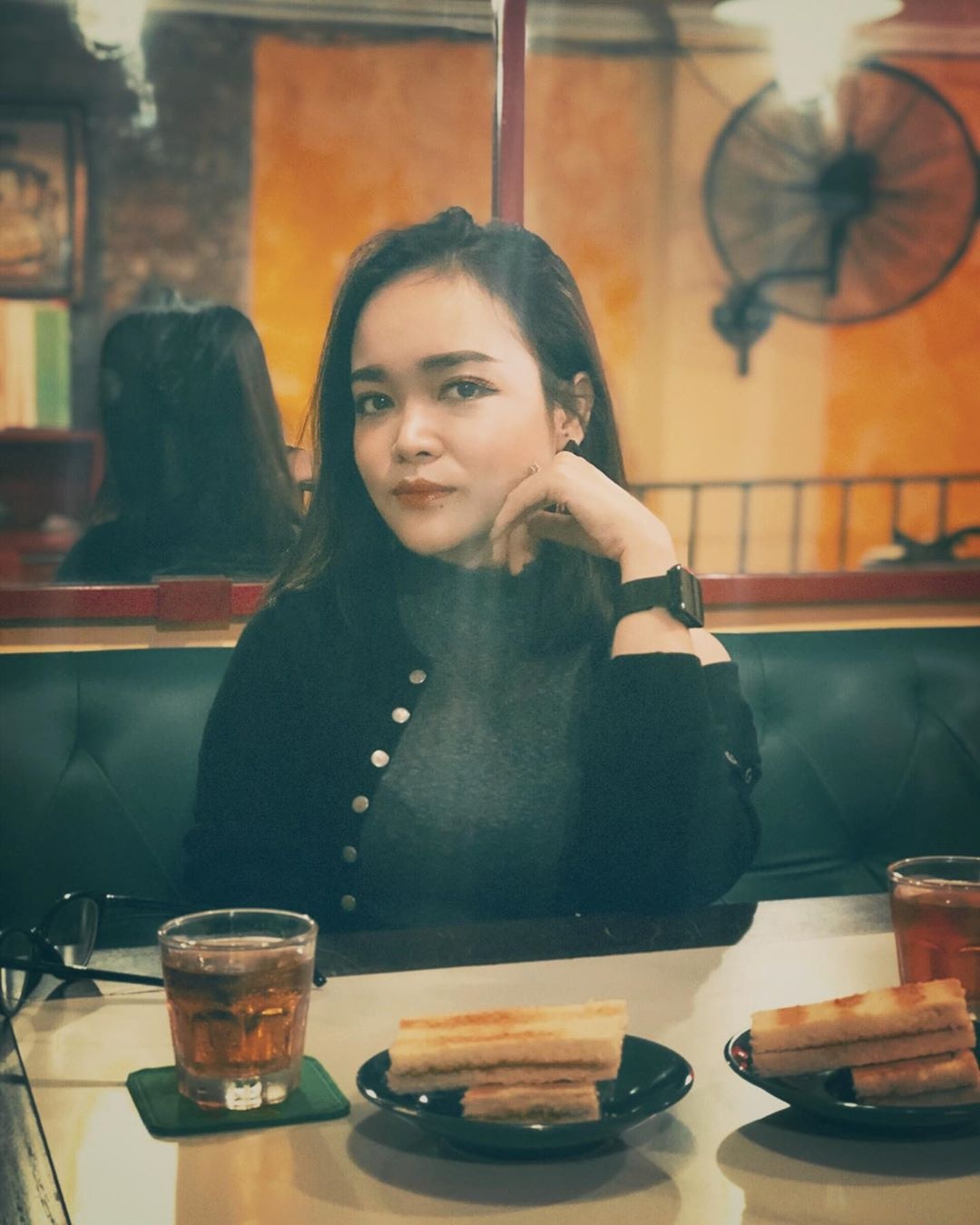 Lộ diện quán ăn nhiều góc check-in tựa Hong Kong ở TP.HCM ảnh 4 Lo dien quan an nhieu goc check-in tua Hong Kong o TP.HCM anh 4